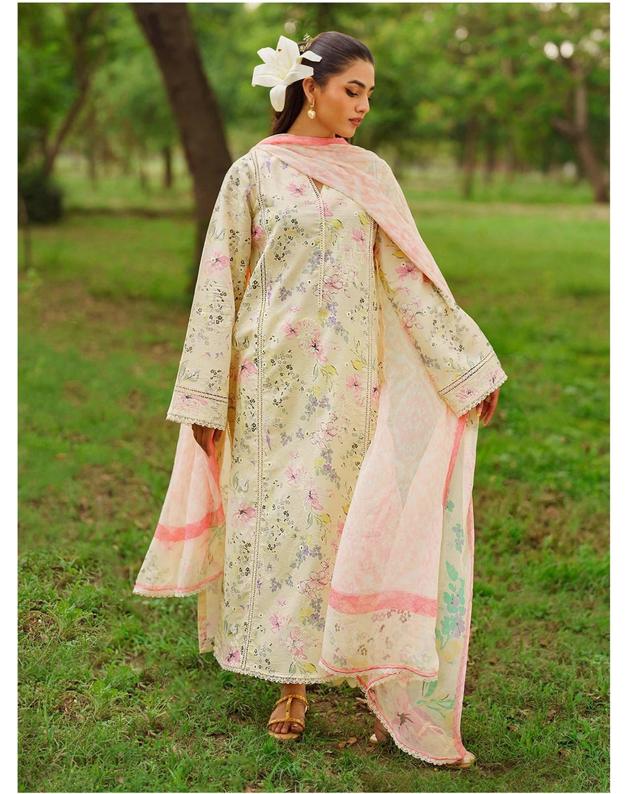 YARDS Best Summer Lawn Collection 2025 🌸 – Embroidered 3Pc Suit with Digital Printed Chiffon Dupatta